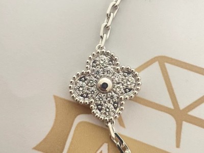 Van Cleef & Arpels panda bracelet