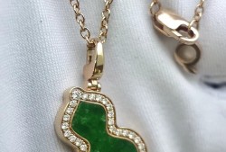 Qeelin Wulu necklace in 18K rose gold with diamonds and jade