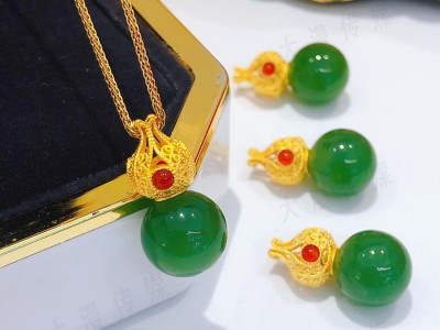 金杵福禄造型独特，足金999镶嵌精选和田碧玉